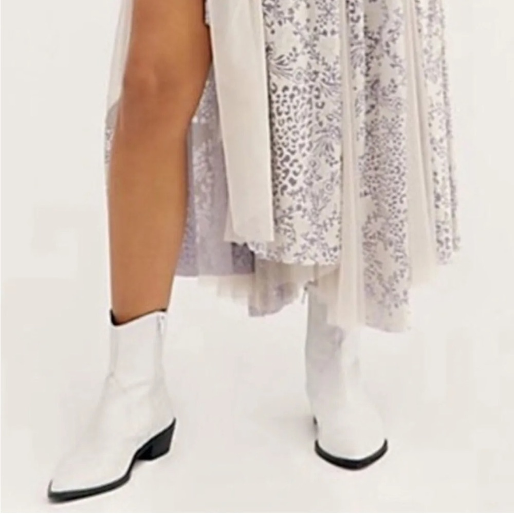 FREE PEOPLE NEW Luke Western White Croc Point Toe Zip Ankle Bootie Boot - Picture 3 of 11